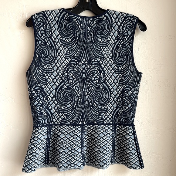 BCBG MAXAZRIA- Sleeveless Jacquard Sweater - M - Picture 3 of 4